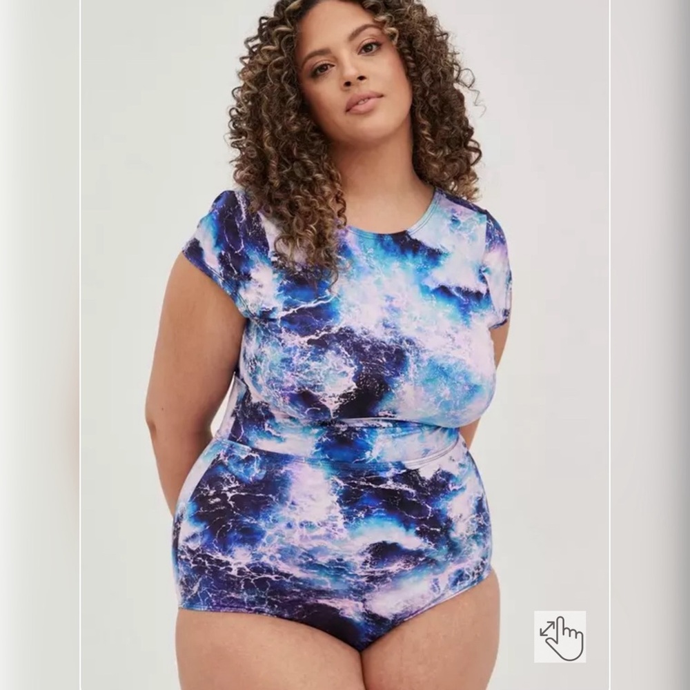 Torrid Wireless One Piece Swimsuit 🌊